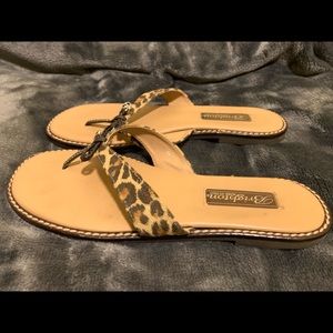 Women’s Brighton leopard flip flops size 7 1/2 EUC